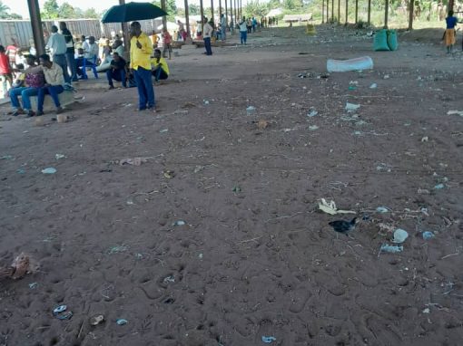 [:en]Kitenge, kabongo, Lenge: les hangars sont vides voici une semaine[:fr]kitenge kabongo lenge les hangars sont vides voici une semaine[:]