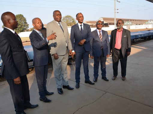 [:en]Fabien Mutomb réceptionne des nouveaux wagons porte-conteneurs à lubumbashi[:fr]Fabien Mutomb reception les nouveaux wagons porte conteneurs à Lubumbashi[:]