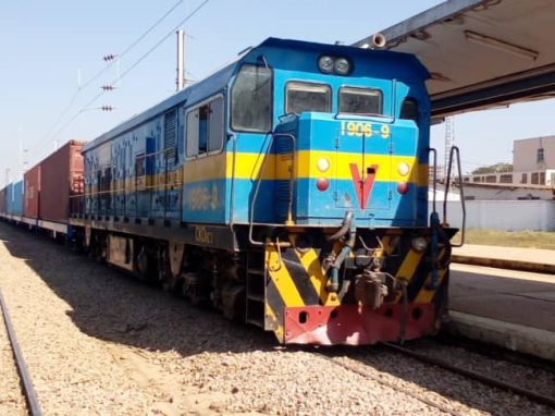 [:en]SNCC :Lancement du premier train avec 10 wagons porte-conteneurs neufs pour Mwene ditu[:fr]SNCC : Lancement du premier train avec 10 wagons porte conteneurs neufs pour Mwene-Ditu[:]