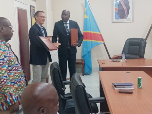 [:en]Sncc, droit de passage :Zambian Furnace Supplies Limited signe[:fr]SNCC : Droit de passage, Zambian furnace supplies limited signe[:]